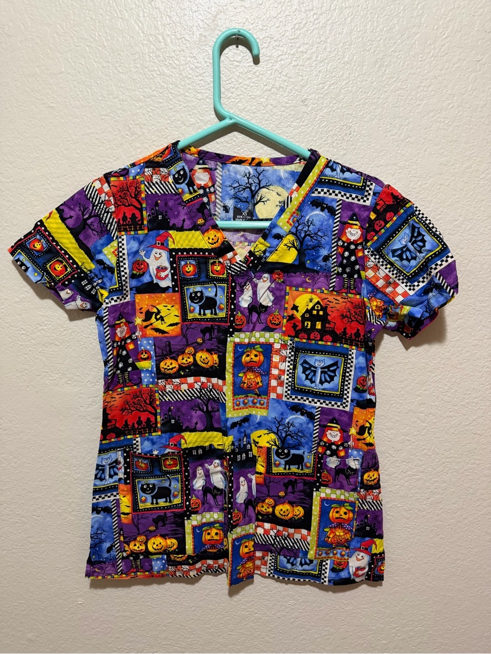 Halloween Scrub Top XS 100% Cotton Spooky Patchwork Pumpkins Glitter Ghosts